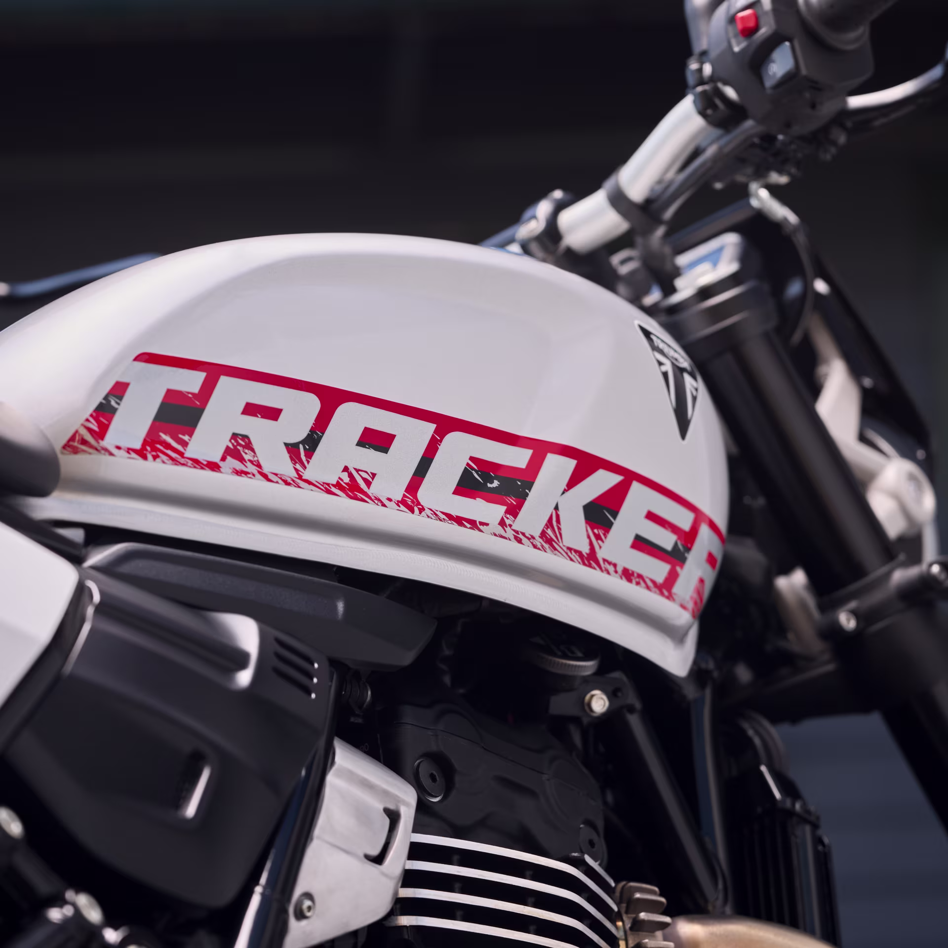 Triumph lança Tracker 400 e Thruxton 400 no Brasil; veja os preços