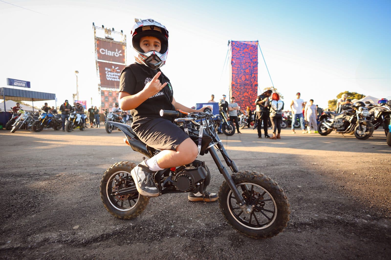 Multidão de motociclistas reunida na Cidade da Moto do Capital Moto Week