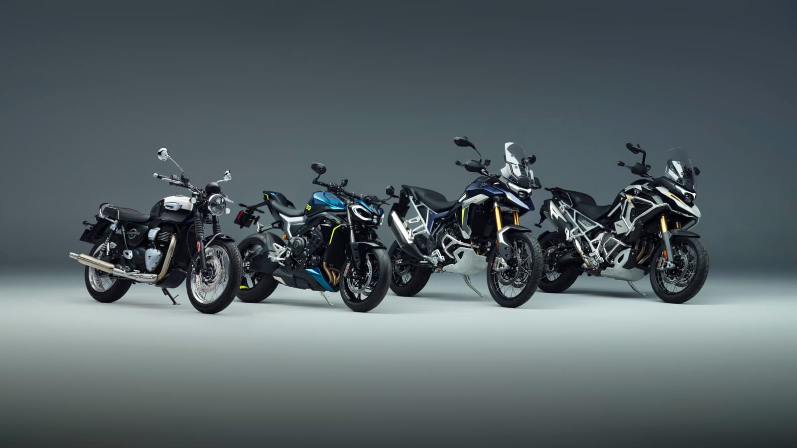 As quatro novas Triumph 2027 lado a lado: Bonneville T40, Street Triple 798 RS, Tiger 900 e Tiger 1200