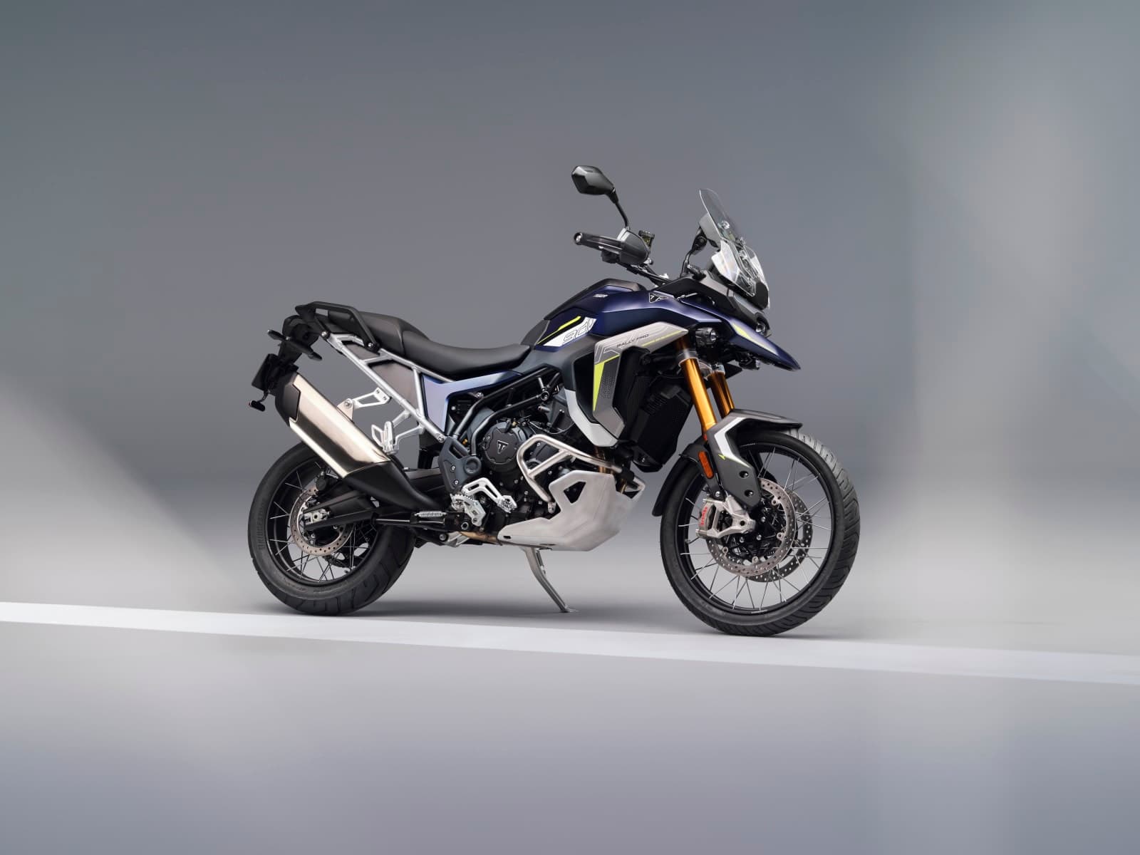 Nova Triumph Tiger 900 2027: chassi atualizado, conectividade de série e revelação em 15 de dezembro